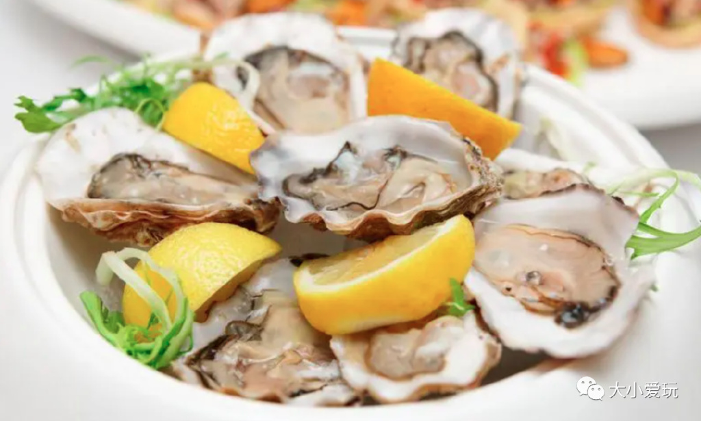 这座颜值逆天的“千岛之城”坐拥金沙白浪，还有机会偶遇荧光海哦