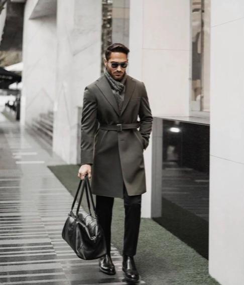 男士黑色羊绒中长大衣最佳搭配,男士第一件羊绒大衣选什么款式