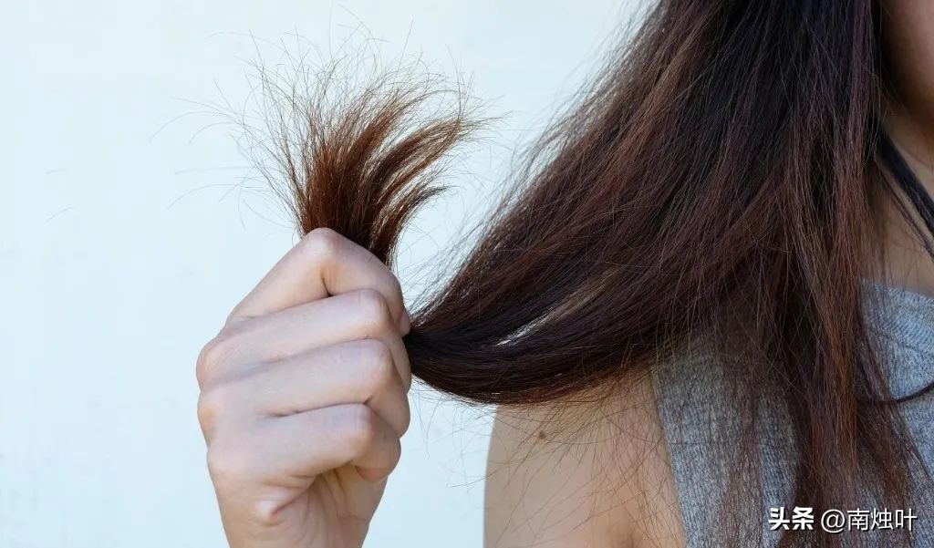 头发稀疏的补救方法20岁,怎样能让头发变浓密拯救秃头少女