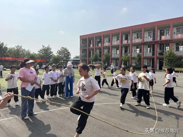 张店小学春季运动会,鲁山县花园路小学举行冬季运动会