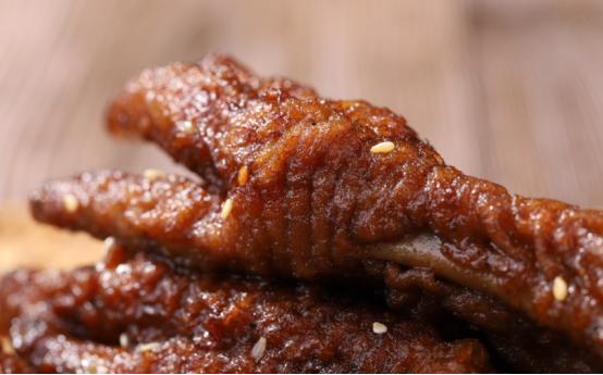 女子吐槽“糖果刺客”，意外走红网络，网友震惊：六块糖500元？