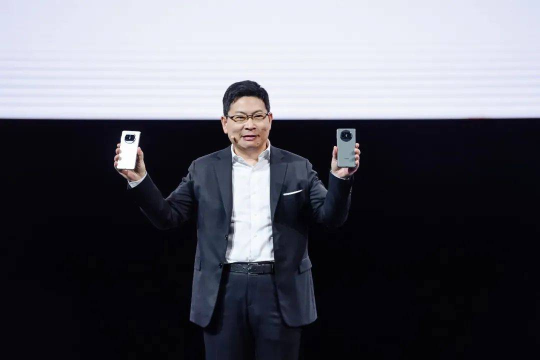 折叠屏手机推荐华为折叠屏,华为matex是华为首款折叠屏手机