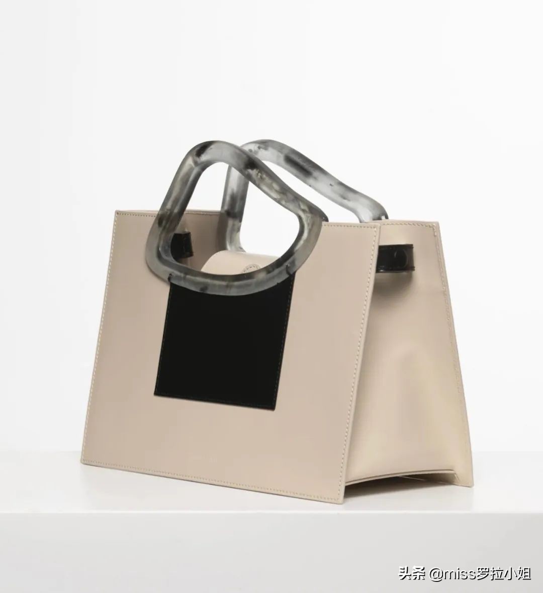 袁咏仪买名牌包包,袁咏仪同款小包