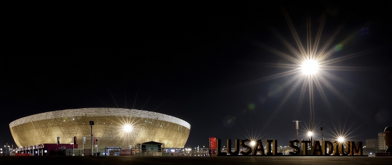 世界杯开幕式表演者戴的红色墨镜,足球世界杯开幕式田柾国