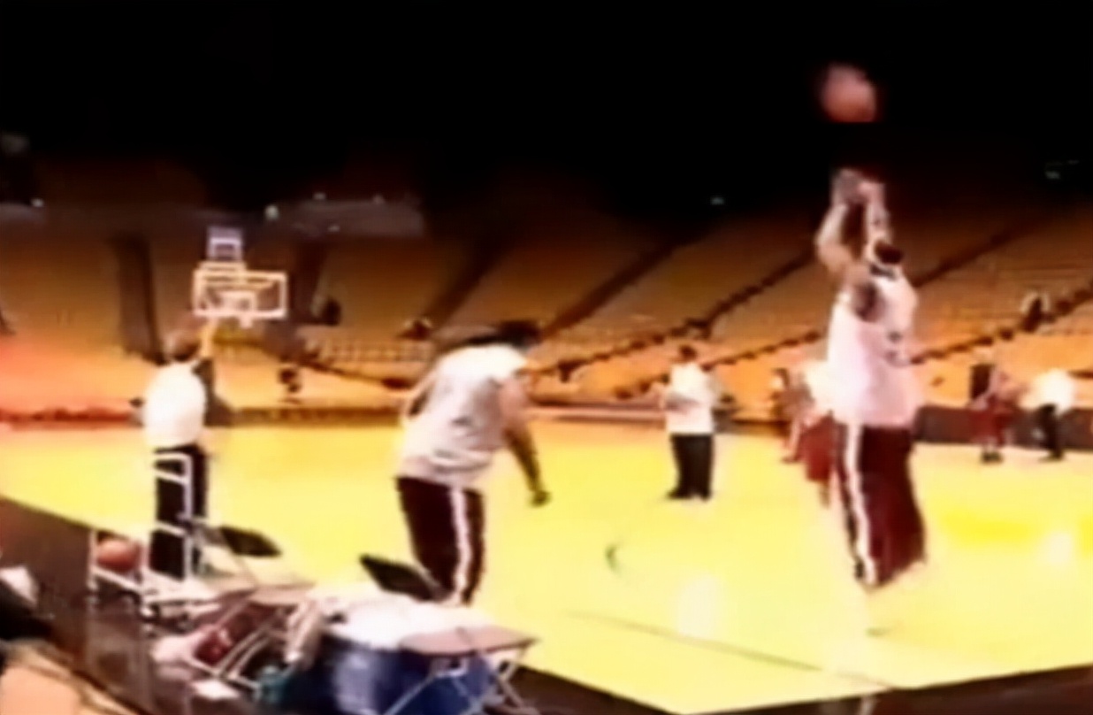 NBA这些照片明明是P图但却骗了很多人！魔兽肌肉照最逼真