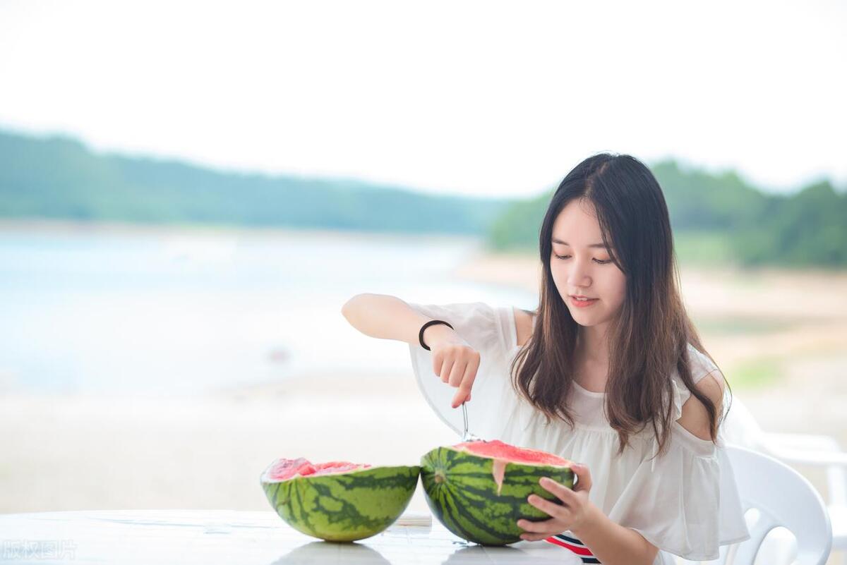 夏季头发经常干枯毛躁怎么办?让头发告别干枯,这6件事需做到位