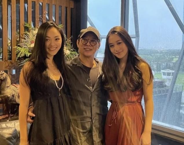 李连杰和黄秋燕利智女儿谁漂亮,黄秋燕女儿和李连杰关系