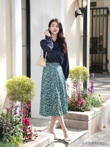 碎花裙怎么搭可以美一个秋天,碎花裙怎样搭配出时尚感好看