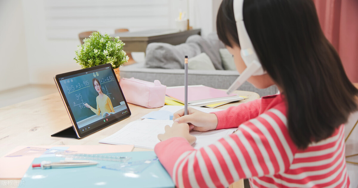 文科大专女生适合的专科好就业,就业前景好的文科专业女生大专