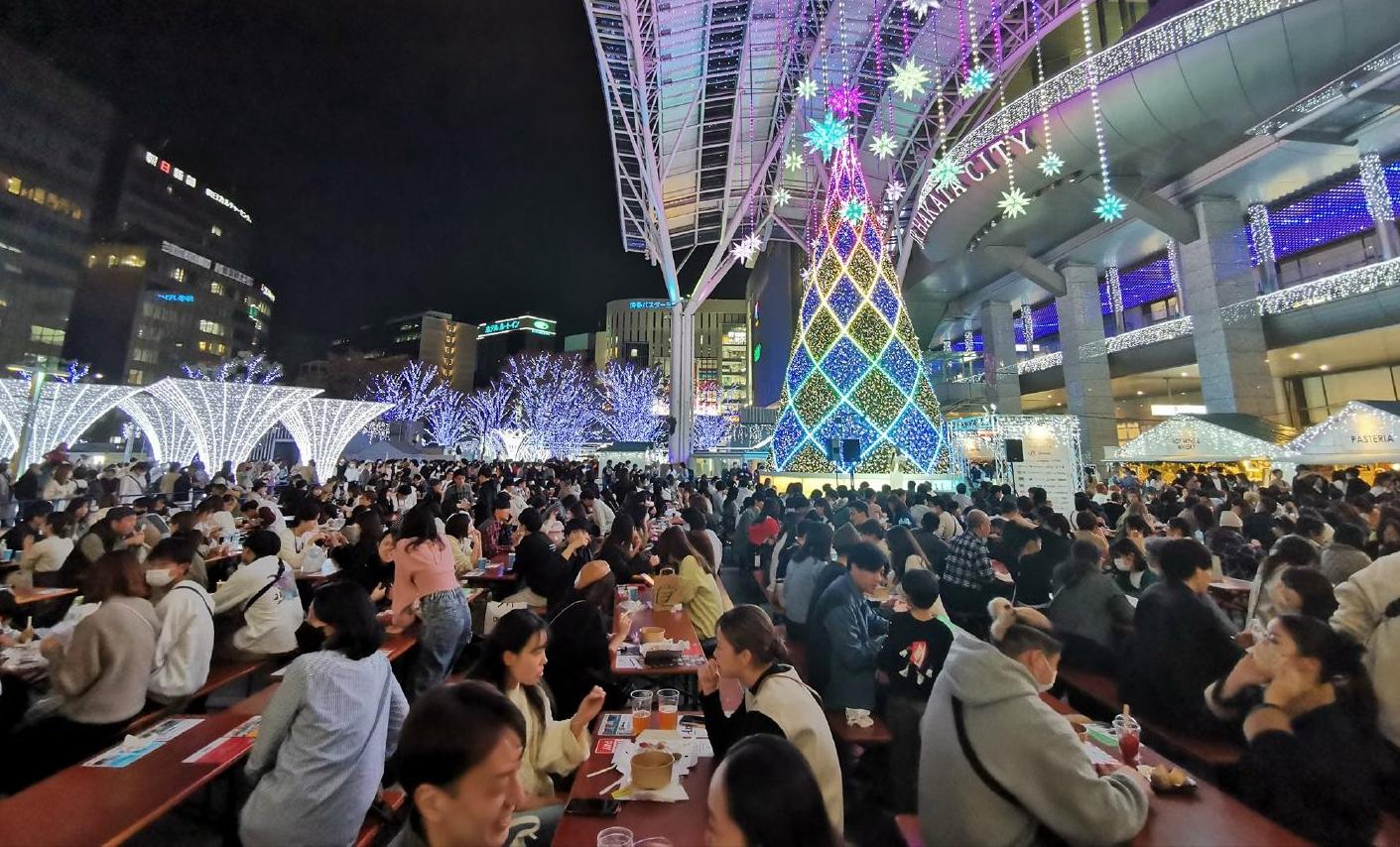 香港圣诞节打卡地超大圣诞树,香港圣诞氛围越来越浓了