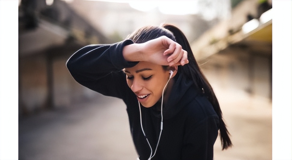 人到中年膝盖疼怎么回事,中年人运动怎么减少膝盖损伤