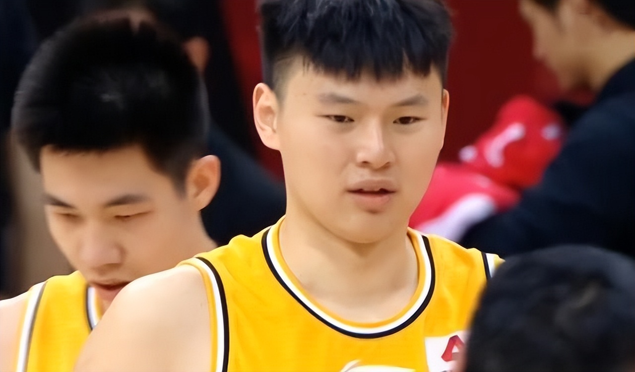 裁判对辽宁男篮的误判,裁判误判后暴怒视频