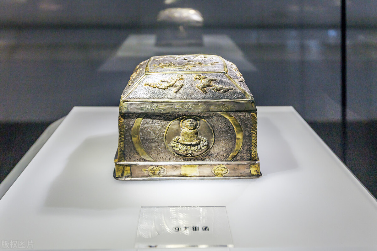 大报恩寺地宫阿育王金塔,阿育王塔放在雷峰塔哪里