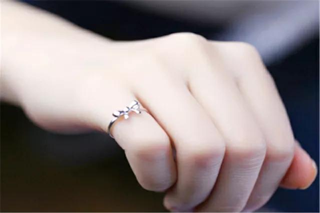 女生各个手指戴戒指的含义,女人戴戒指十个手指的含义图