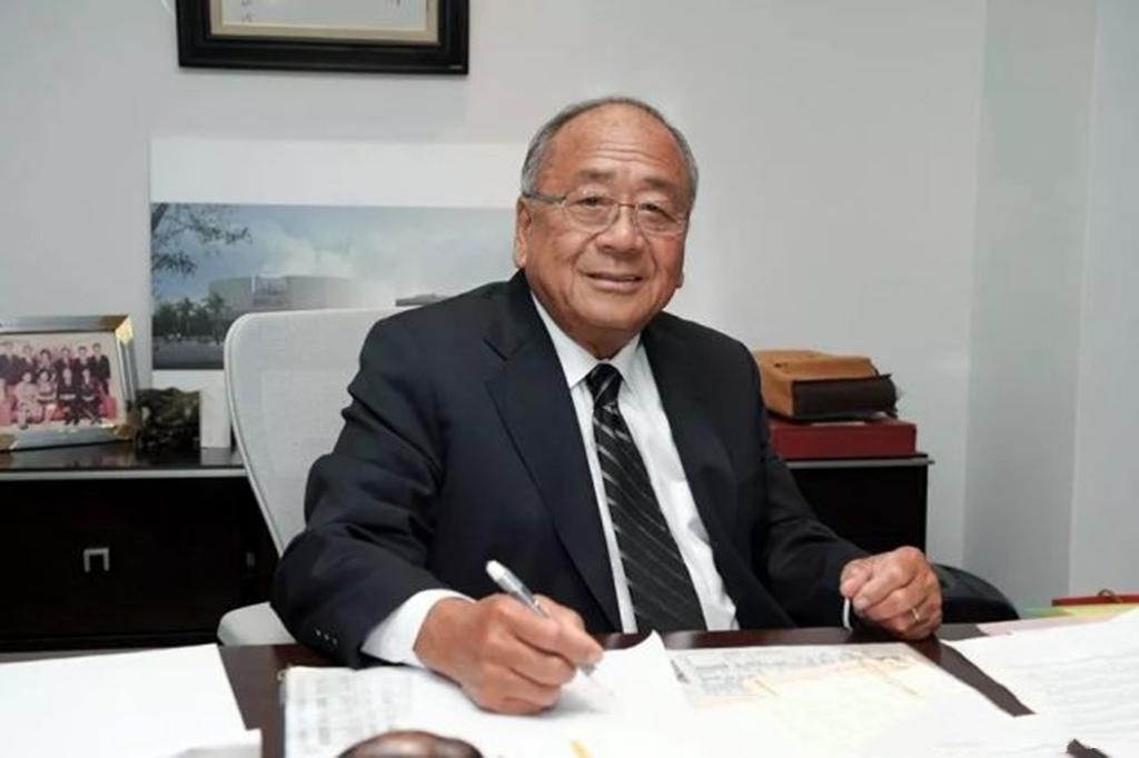 穷小子打拼十年成了亿万富翁,穷小子靠打拼成亿万富翁