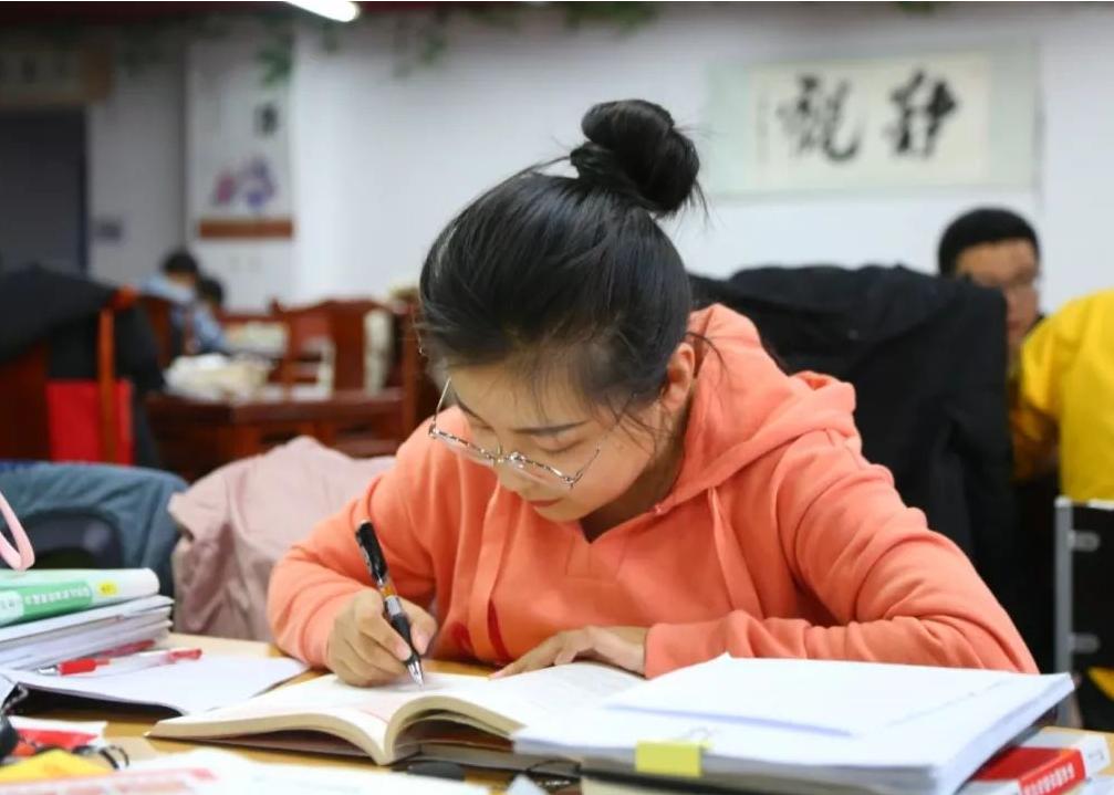 不考研“很可惜”的5大专业：毕业后收入翻倍，会计专业榜上有名