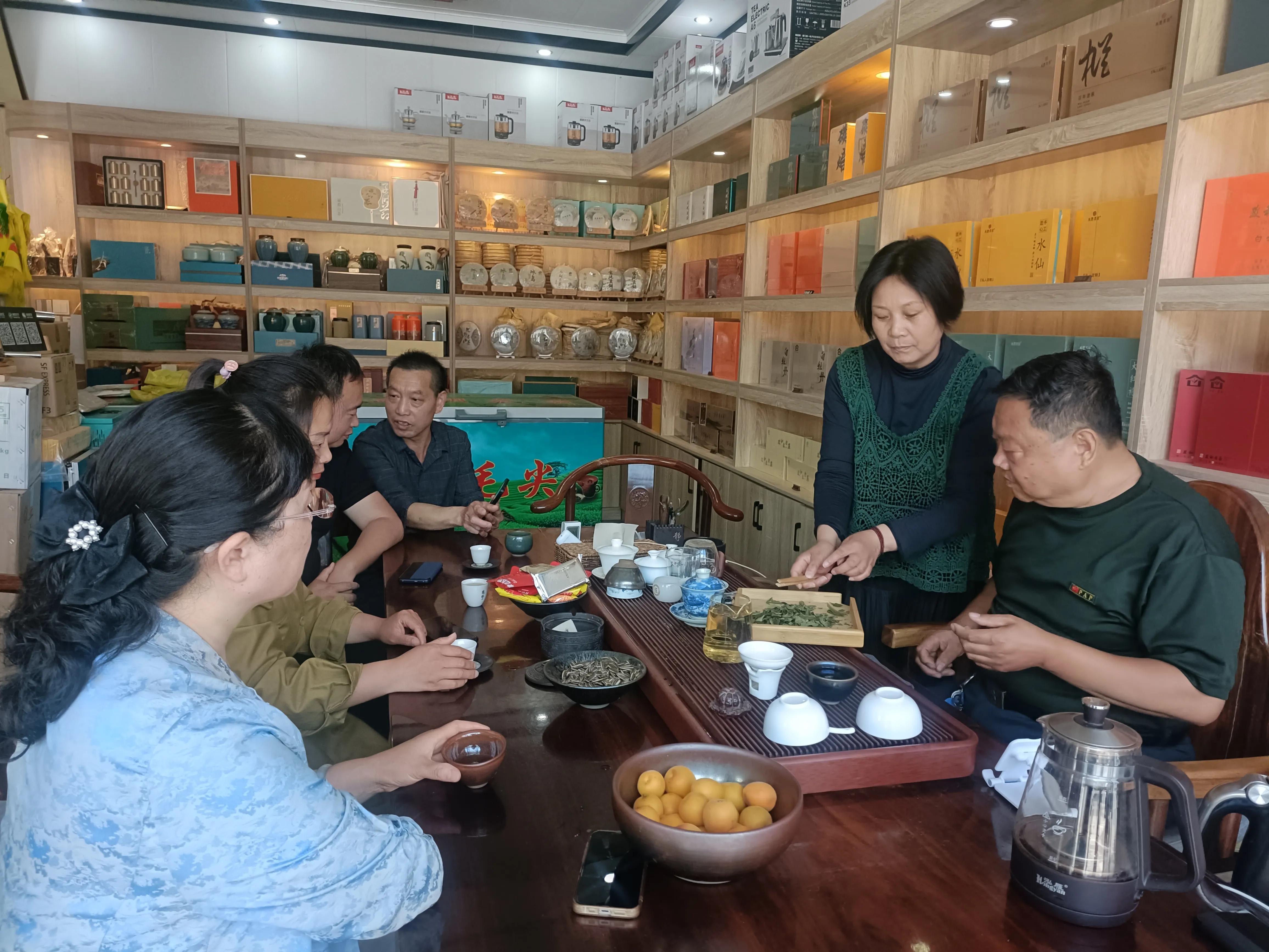 踊跃捐款献爱心真情实意暖人心,自愿捐款献爱心量力而为显关怀