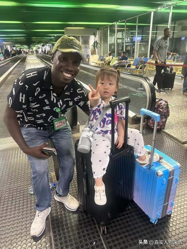 我，25岁独闯尼日利亚，这里人多市场需求大，光卖大蒜都能挣大钱