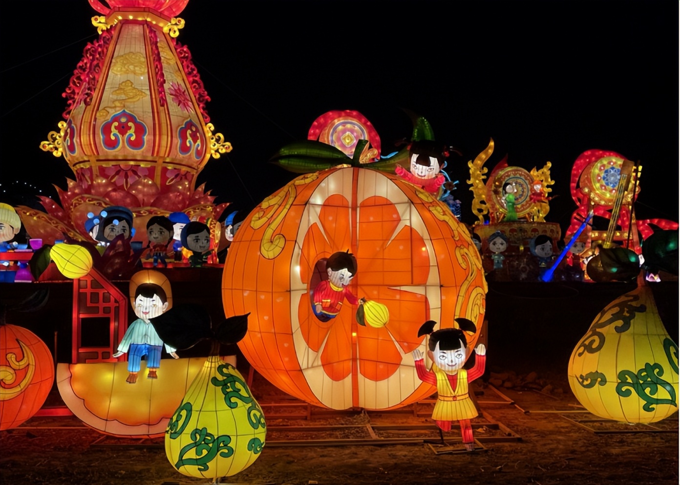 比年味谁更浓？谁能比得过花灯锦簇的栖云！