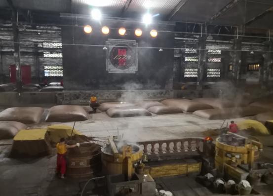 泸州特曲和国窖1573哪个好,泸州老窖特曲38度和国窖1573的38度