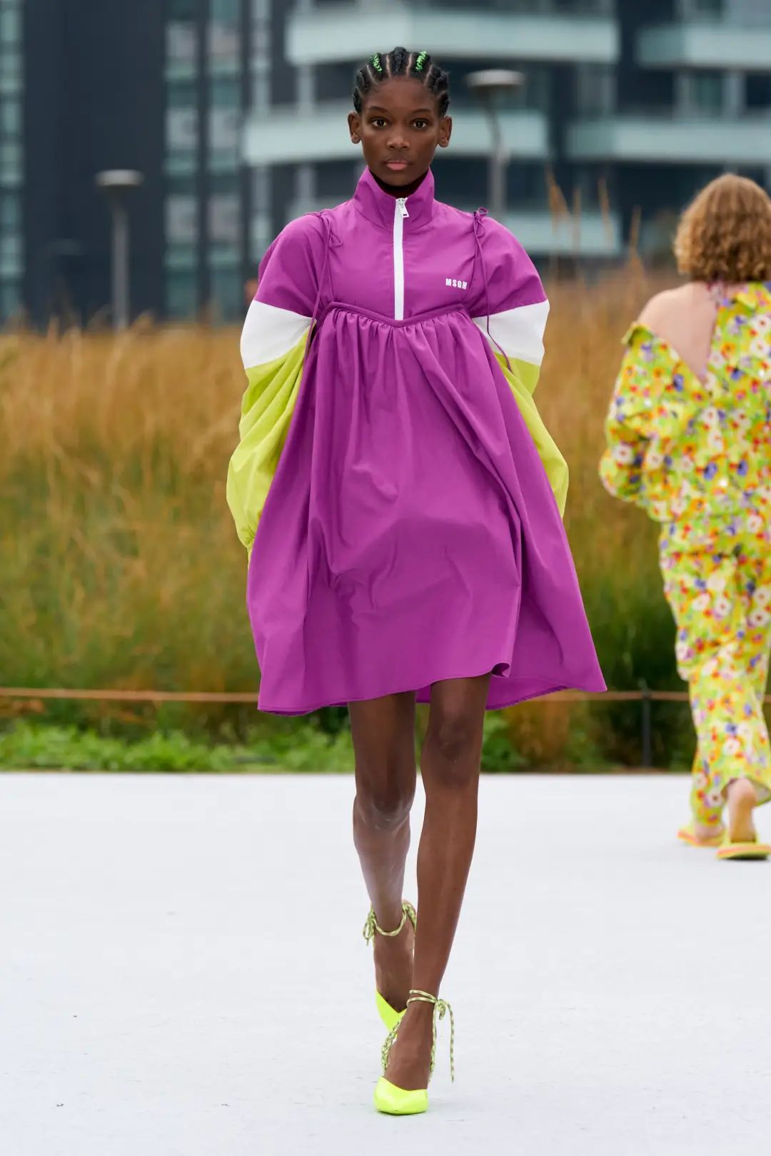 春天穿粉色到底有多好看呢,这个冬季穿粉色会让你惊艳动人