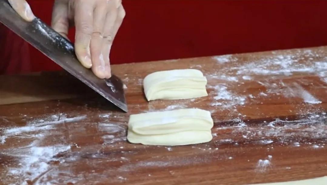 蓬松酥脆小油条做法,蓬松松软的小油条做法与配方