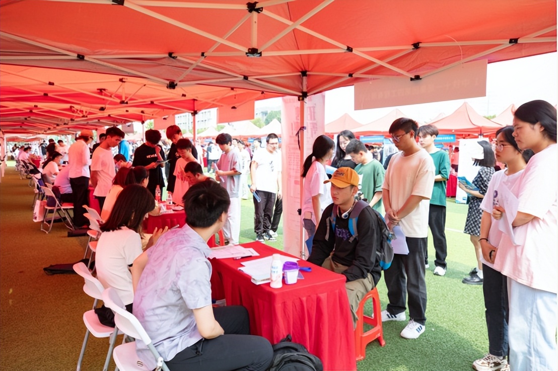 湖北城市建设技术学院校招,武汉城市职业学院校园招聘会