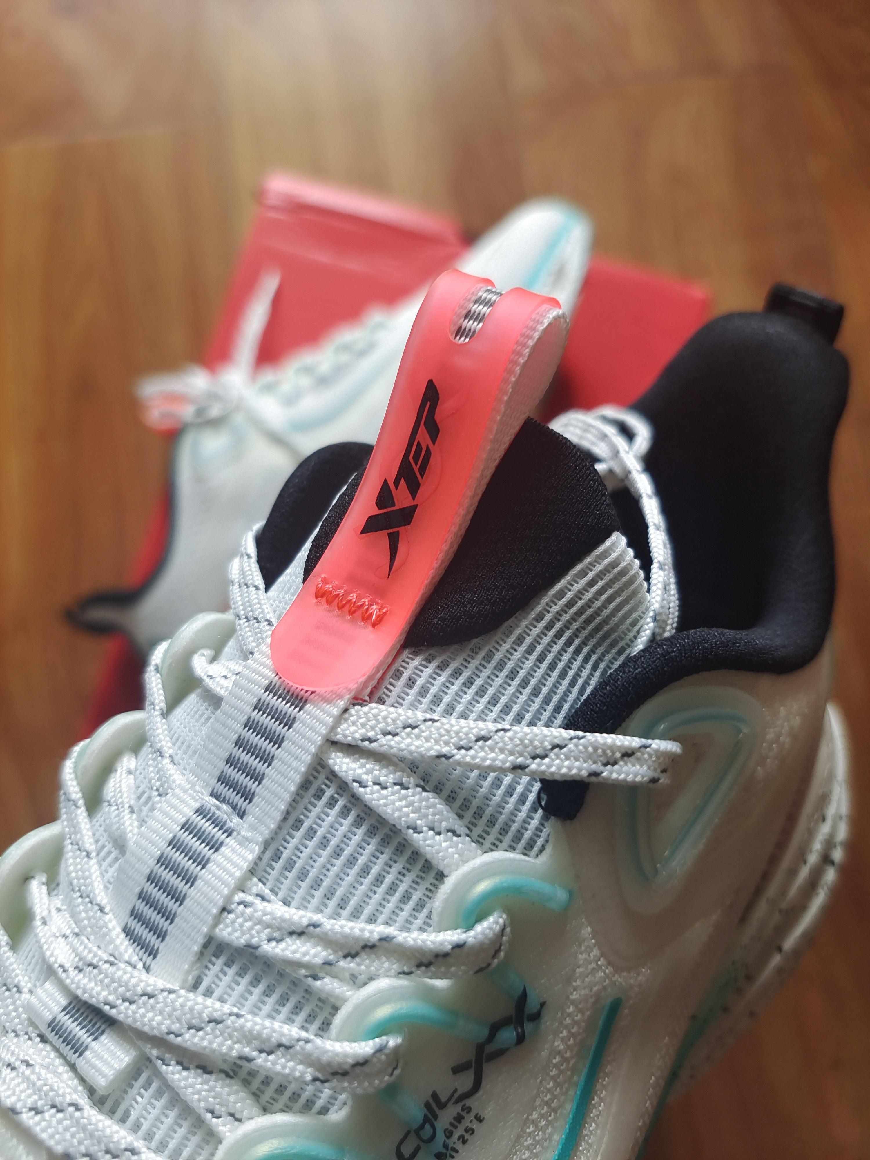 特步也崛起了！减震旋跑鞋来袭，9年结构缓震，成就夏日通勤佳品