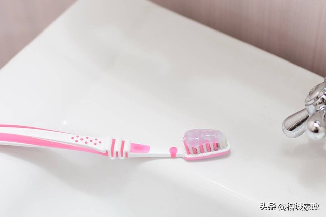 产后刷牙全过程,剖宫产后多久可以刷牙