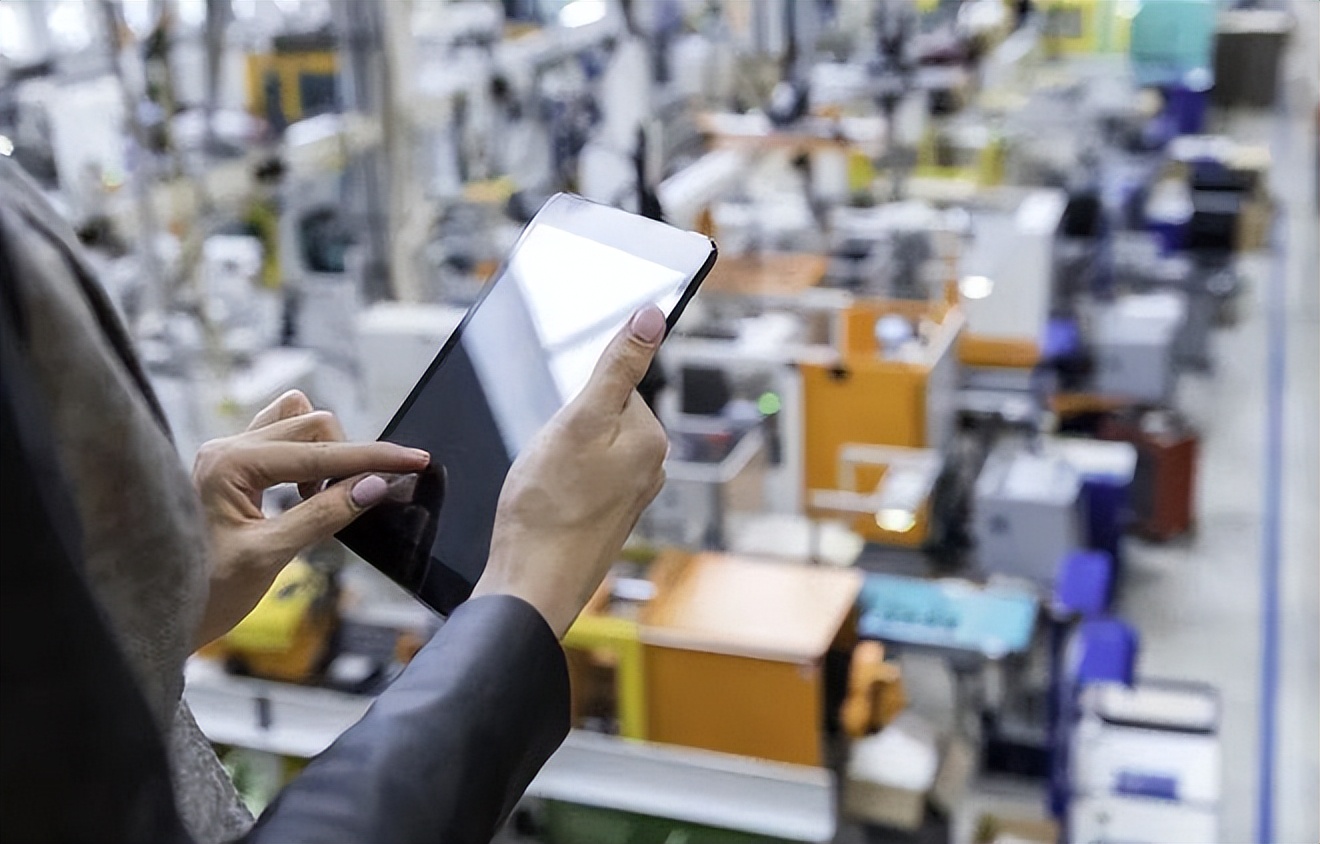 多数据下滑，唯品会难逃“腰部”桎梏