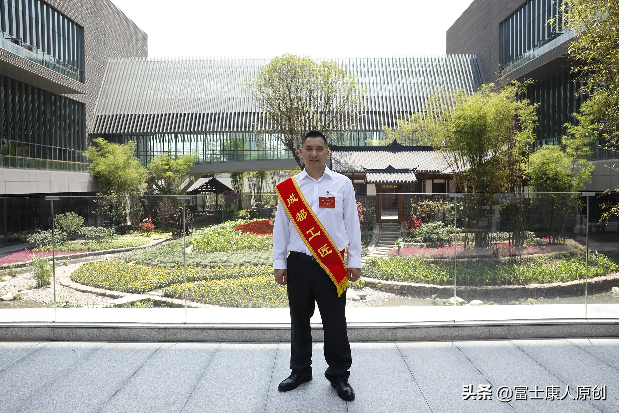 富士康小伙打工被骗,进厂打工的真实生活成都富士康