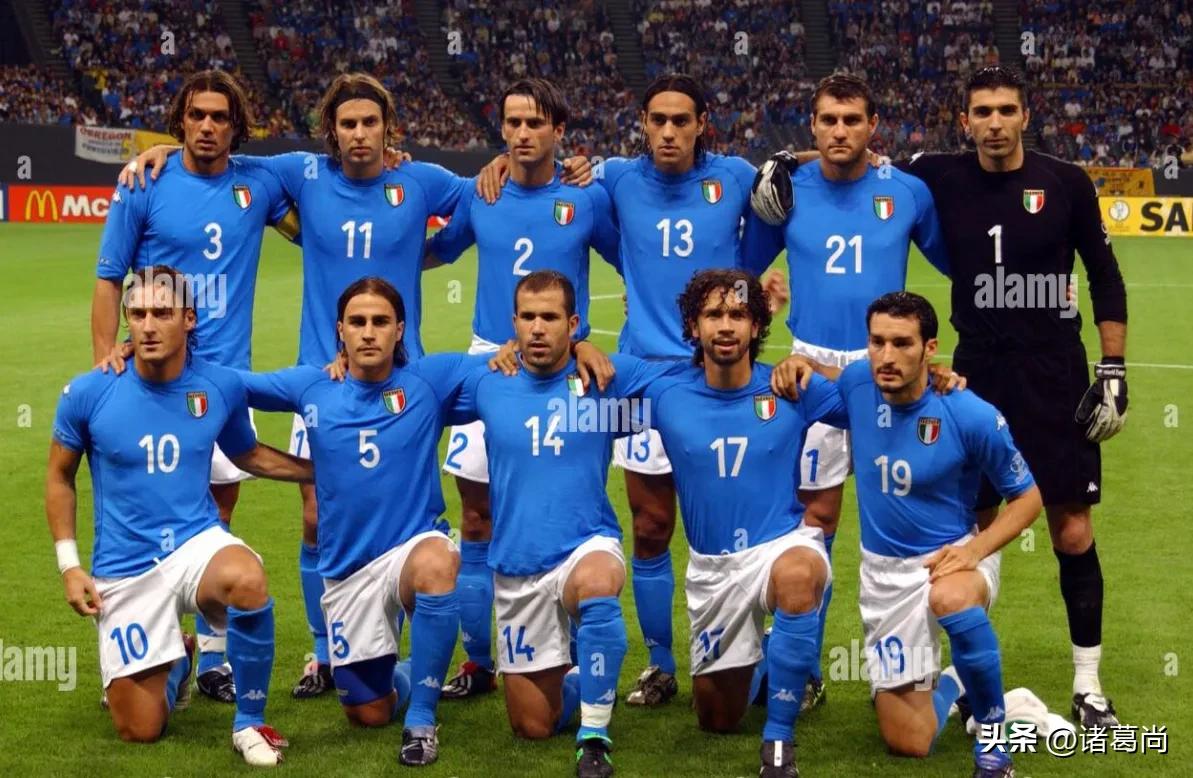 曾经的男模军团，意大利世界杯球服变革
