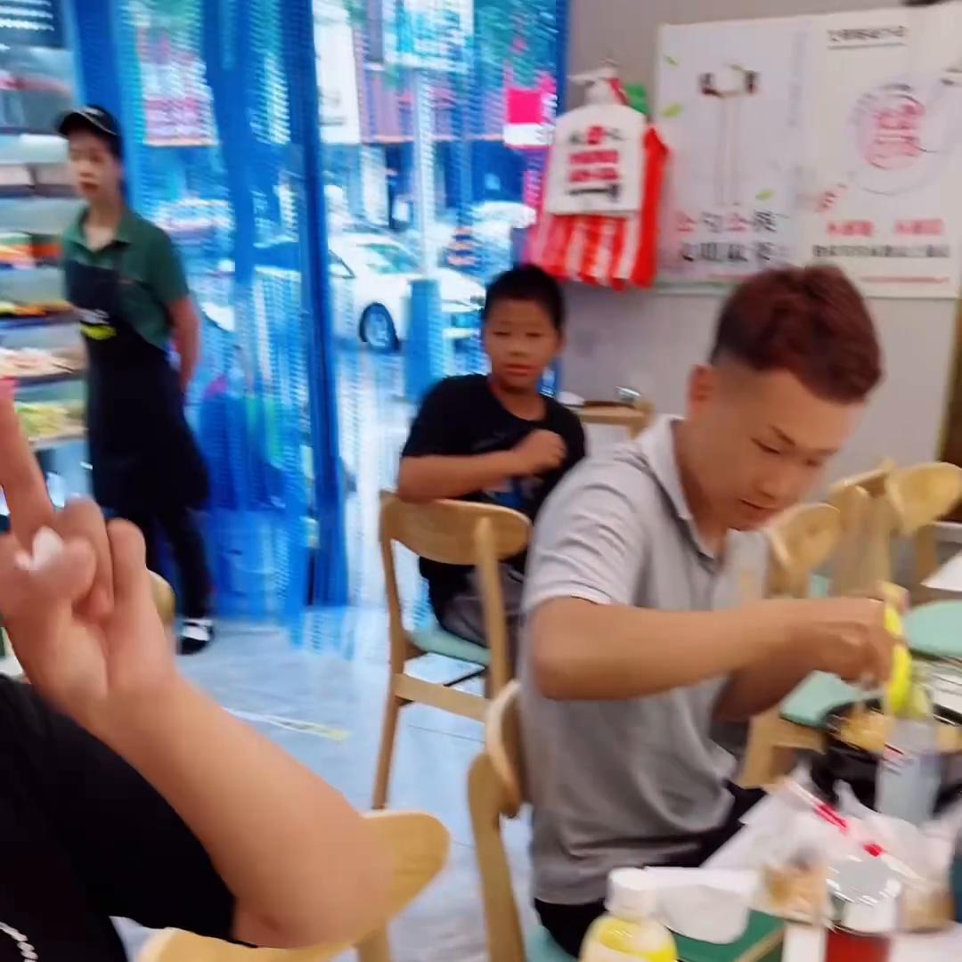 美女是咱家20年的学员，三年时间，通过自己的努力，改变...