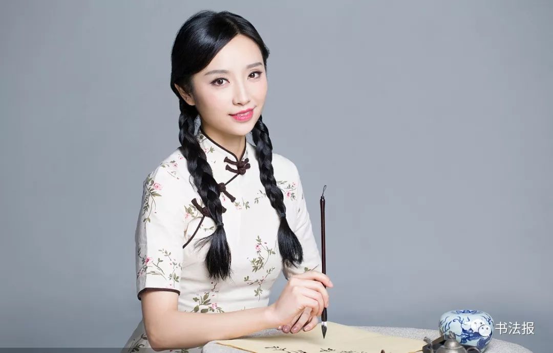 79岁大爷批改网友书法作业,79岁大爷在线批改网友书法作业