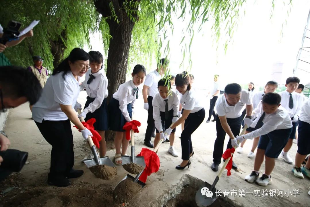 小学毕业典礼的超燃视频,最棒的小学毕业典礼