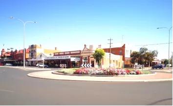 疫情期的间隔年:985毕业,我在澳洲做按摩师2年攒60万