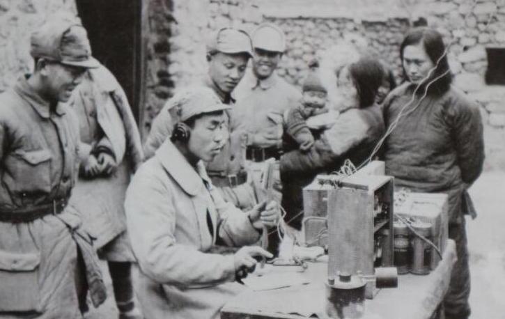 为毛主席牵马的红军去世，没人告诉毛主席，后来他亲自去墓前悼念