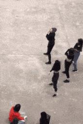 突然冒出一片气泡,突然冒了小小的水泡泡