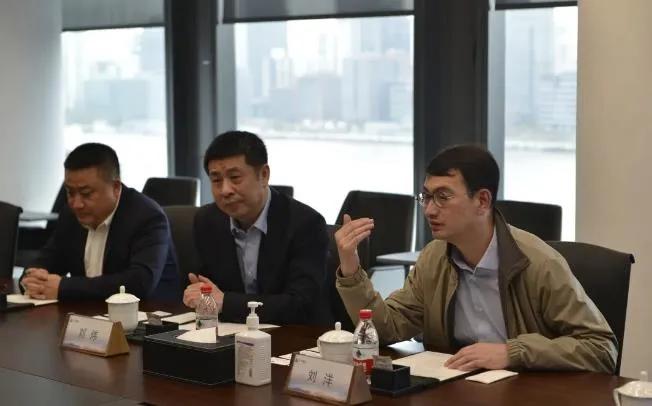 毛阿敏是中植集团的什么人,中植系解直锟与毛阿敏年龄差