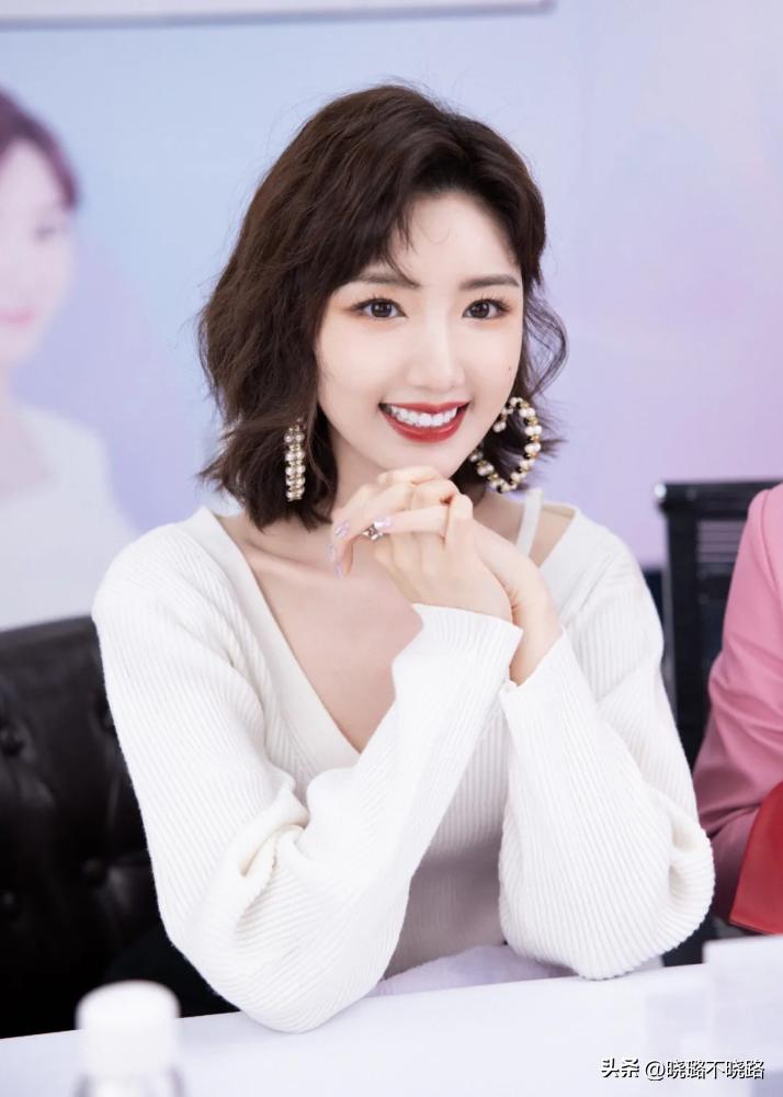 毛晓彤复古卷短发适合什么脸型,毛晓彤发型短发微卷