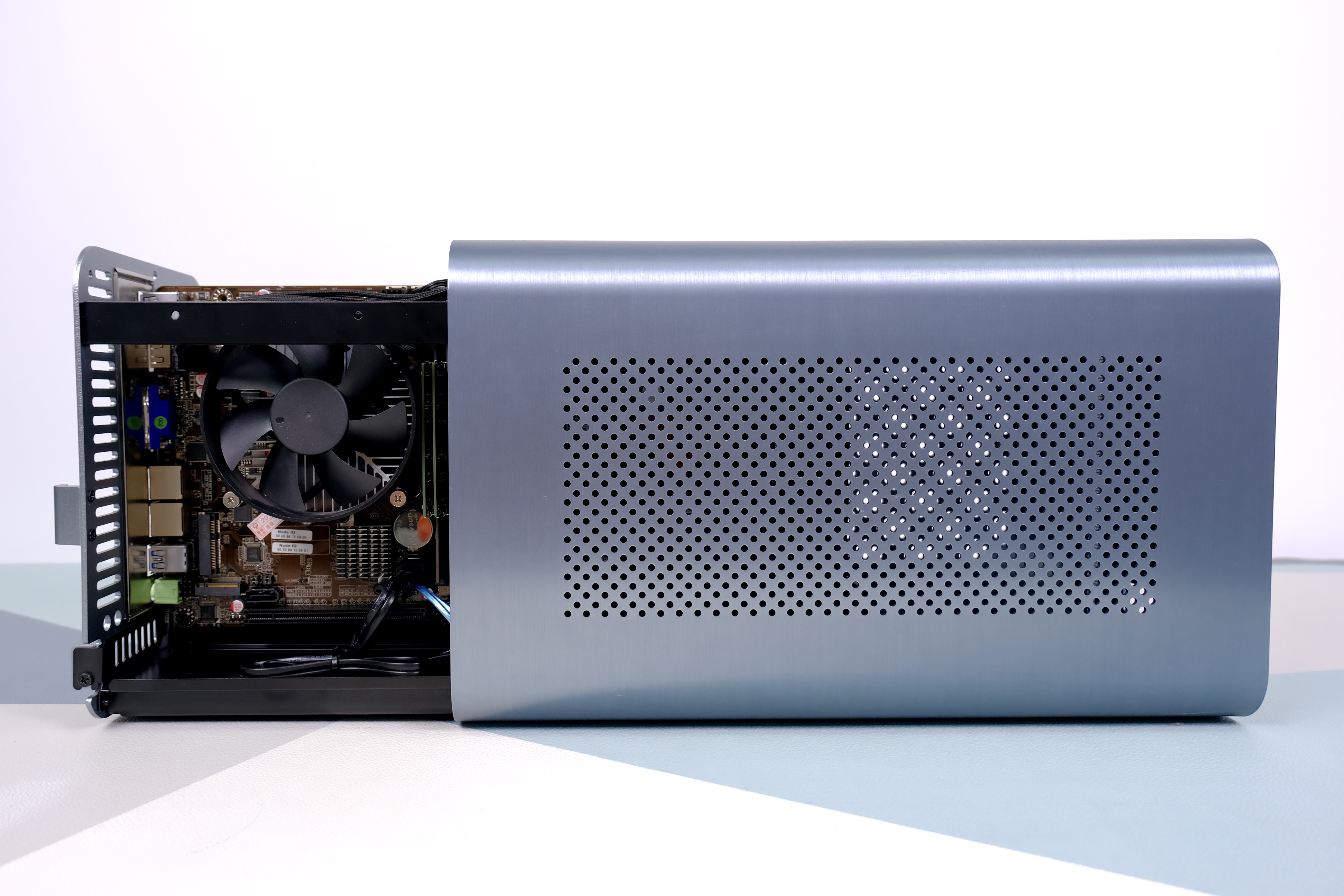 小姐姐的精致城堡!ITX极简风NAS装机纪实