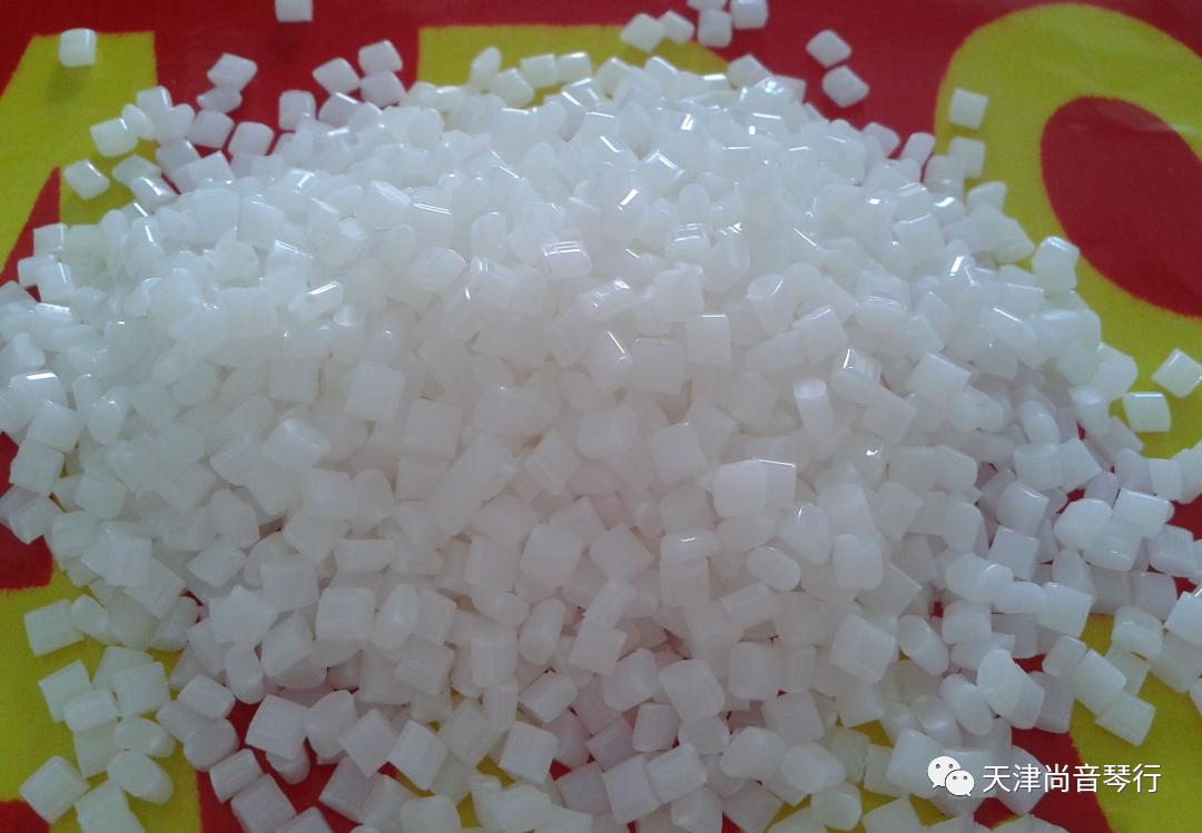 实木顶杆和ABS塑料哪个好？尚音琴行告诉您