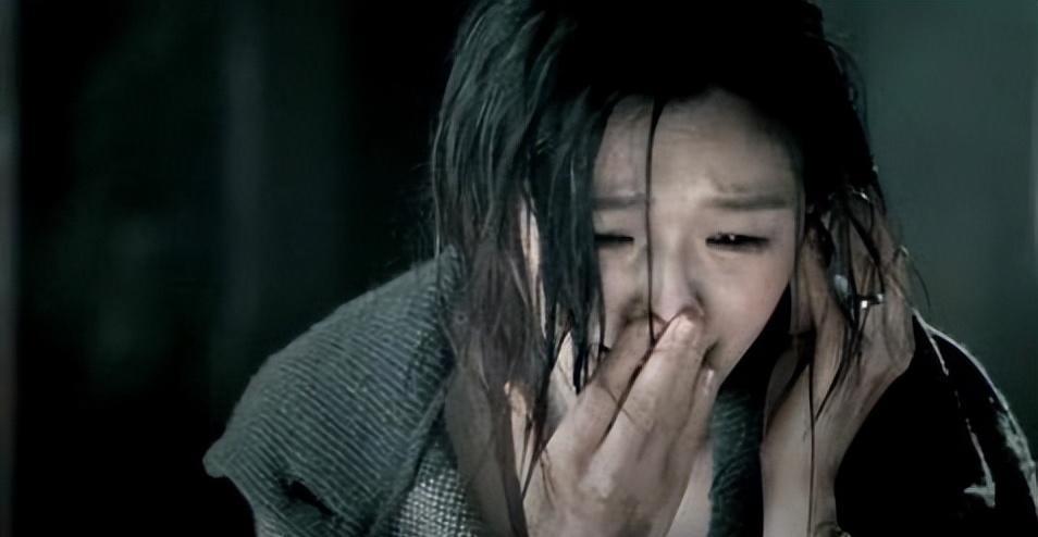 快递员被投诉后暴打女子完整,快递员被女主施暴后续