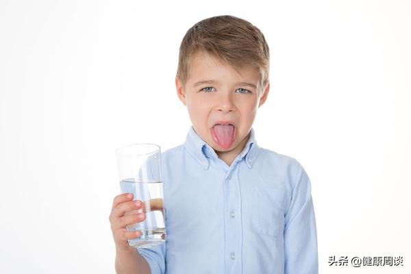 嘴巴发苦是不是身体哪里出了故障,嘴巴发苦什么引起的呢