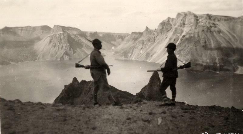 日军当着国军的面杀俘虏,日军侵华兽行