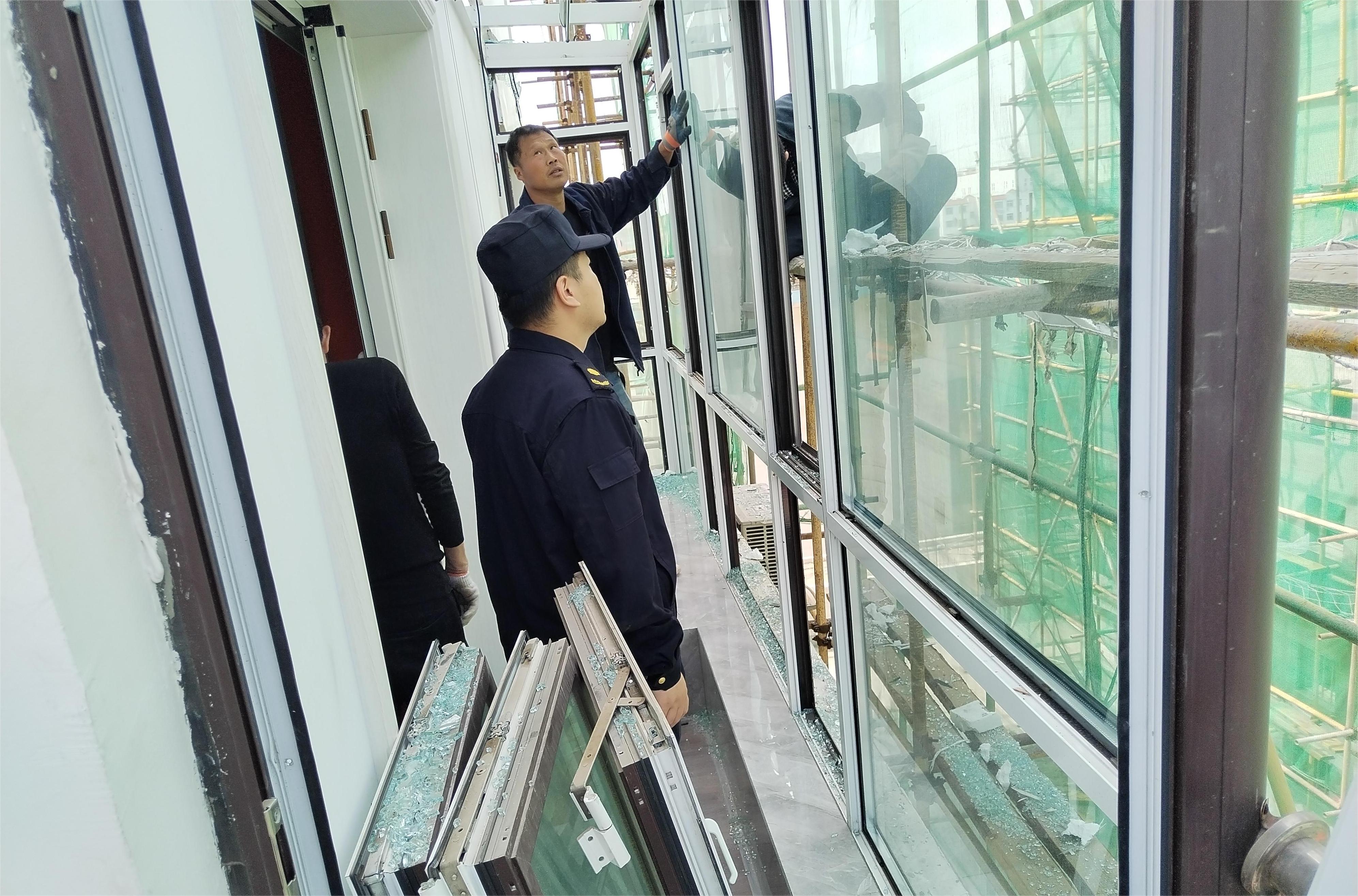 居民参与老旧小区改造,居民配合社区主动拆除违建