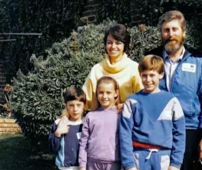 南非男孩昏睡十一年,南非男孩卧床11年