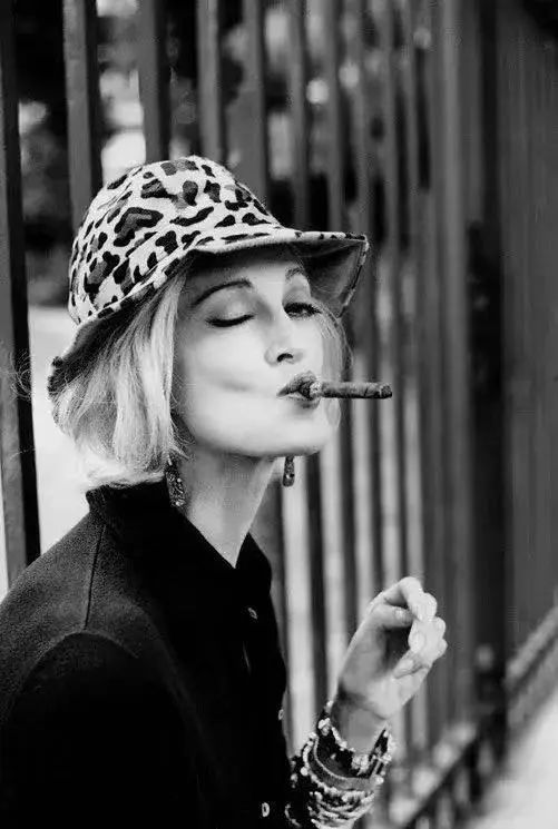 被渣男抛弃10年后霸气回归,被渣男抛弃背叛婚姻的女人