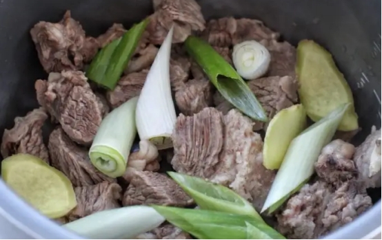 牛肉羊肉如何去腥味,羊肉牛肉哪个更容易炖烂