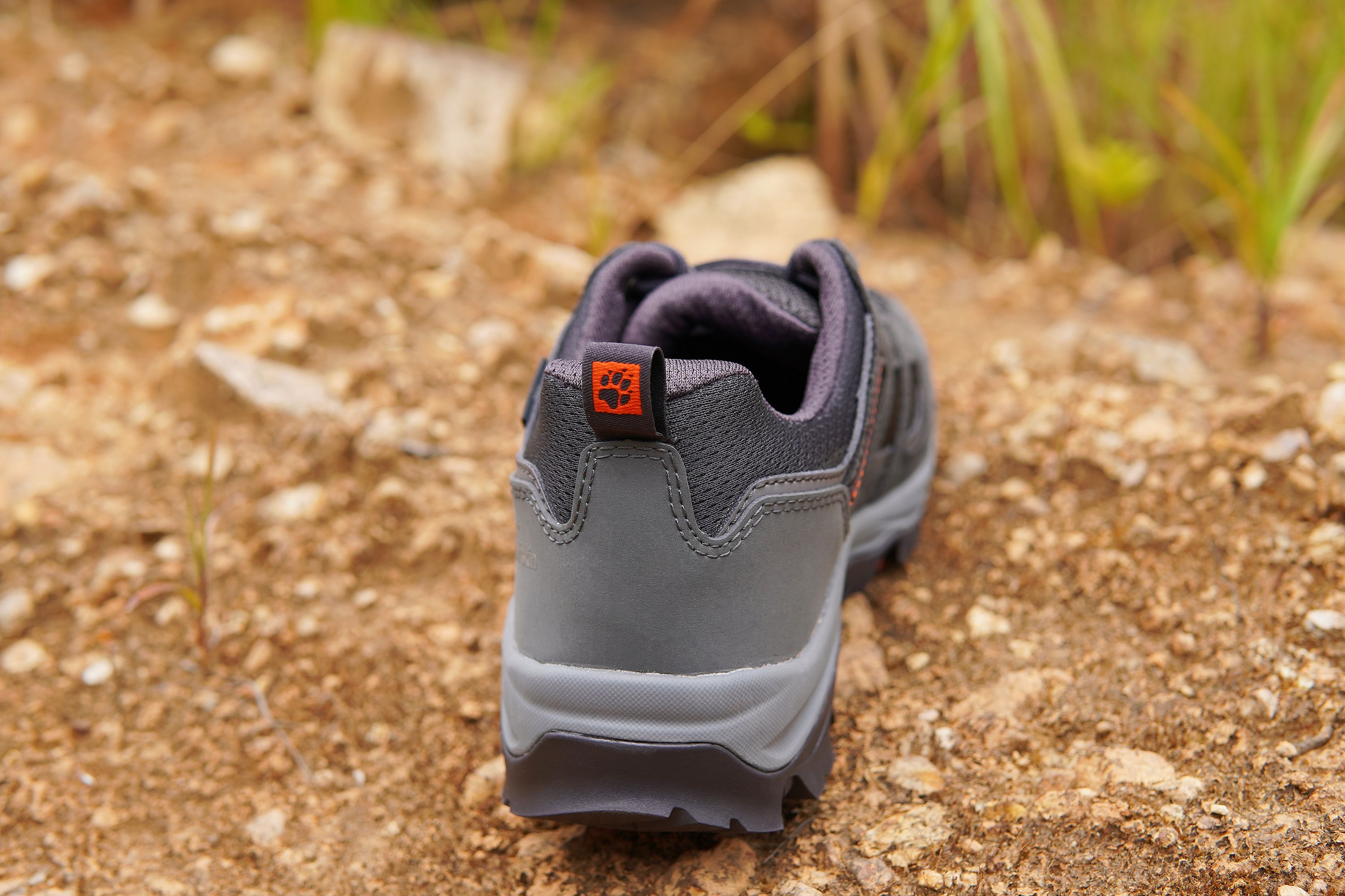 防水防油抓地力强的鞋,防水抓地性强而且轻的鞋